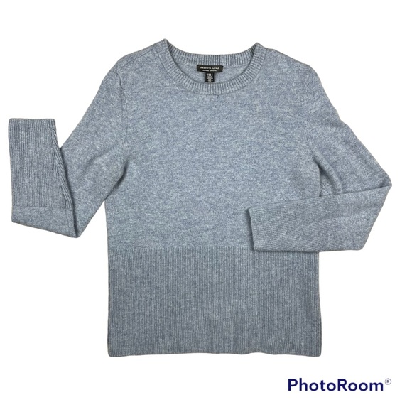 Saks Fifth Avenue Size M Women’s 100% Cashmere Sweater Light Blue Crew Neck - Picture 1 of 11